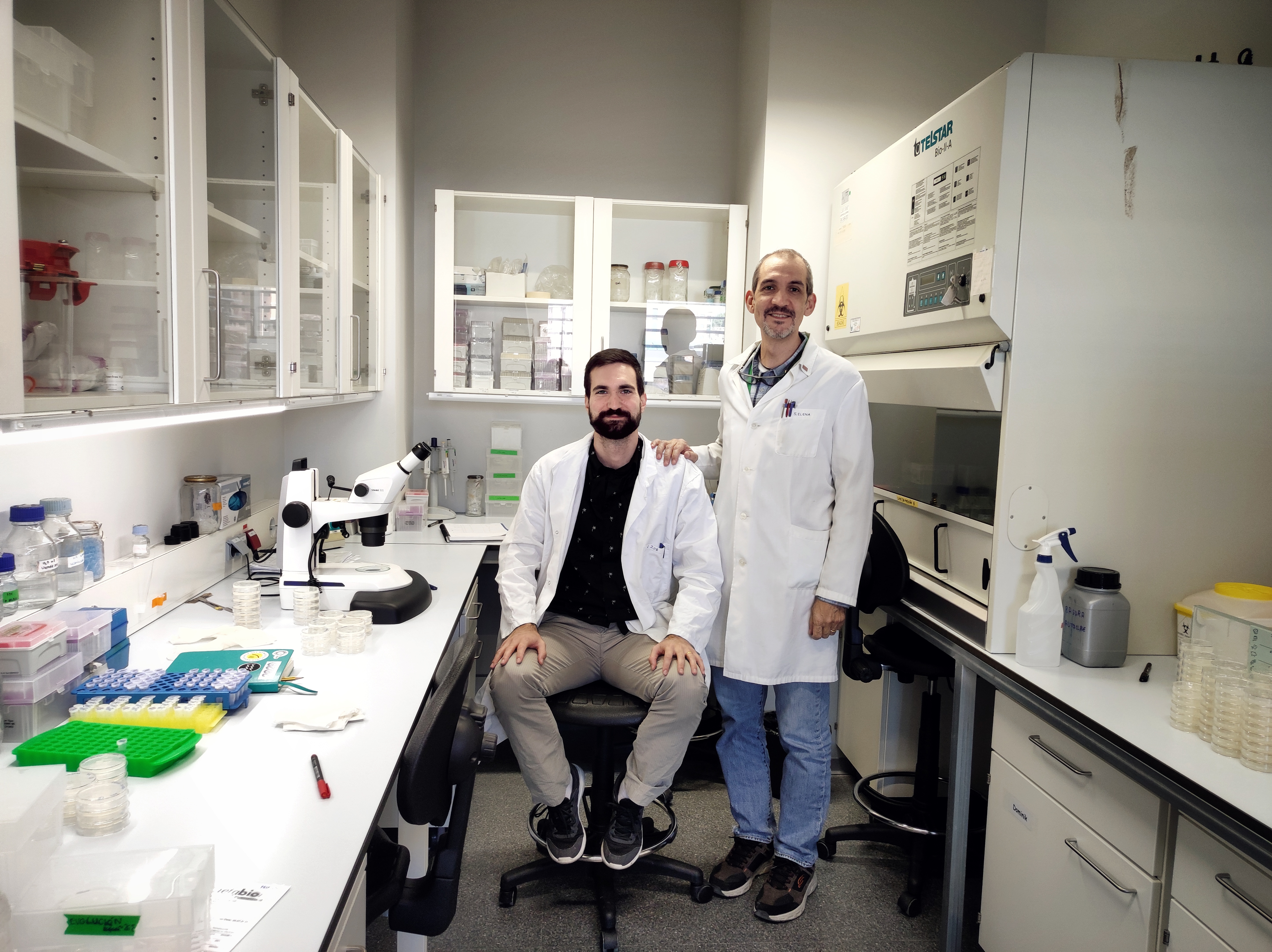 With my PhD mentor in the Evolutionary Systems Virology Lab (2021)